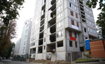 Зведення будівлі по вул. Івана Акінфієва, 14-Б здійснюють не за узгодженим міськрадою проєктом