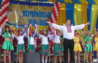 Аграрии Днепропетровска вручили Тимошенко сноп сена