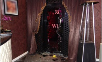 В центре Киева неизвестные разгромили ночной клуб и избили охранников (ВИДЕО)