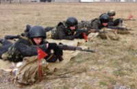 В Новомосковске военные стреляют из пулеметов и гранатометов