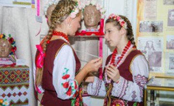 День Соборности страны школьники Днепропетровщины отметят брейн-рингами, флэш-мобами и фестивалями