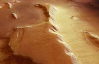 На Марсе нашли гигантские ледники под слоем пыли