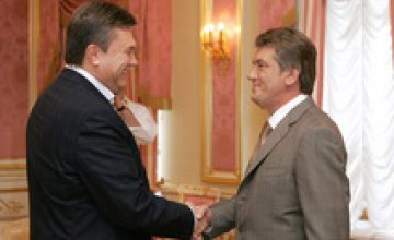 Виктор Ющенко передал полномочия Виктору Януковичу