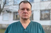 У міській лікарні Дніпра ще залишаються двоє постраждалих  мешканців багатоповерхівки, куди влучив ворожий «шахед»: їхнім життям нічого не загрожує