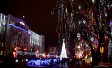 В сквере возле губернаторской елки Днепропетровска неизвестные трижды пытались украсть светодиодного оленя