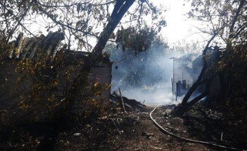 В Софиевском районе в результате возгорания сухостоя огонь перекинулся на частные дома