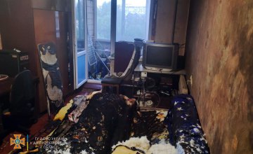 В Каменском при пожаре в собственной квартире пострадал мужчина