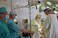 Медики больницы Мечникова спасают жизнь 26-летнего бойца, раненого в Авдеевке