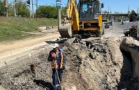 Для безпеки водіїв та пішоходів: у Дніпрі на вулиці Нечуя-Левицького усувають причину потенційного провалу дороги