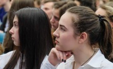 Более 350 старшеклассников Днепропетровщины получают стипендию ДнепрОГА