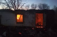 ﻿На Днепропетровщине в доме многодетной семьи произошел пожар: двухлетняя девочка отравилась угарным газом