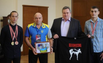 Кикбоксеры из Каменского завоевали полный комплект наград на чемпионате мира