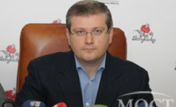 Александр Вилкул в Днепропетровской области презентовал бренд Петриковки