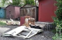 В Кривом Роге сгорел гараж вместе с автомобилем внутри (ФОТО)
