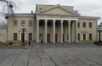 В Днепропетровске студентки ДНУ расписали Потемкинский дворец