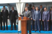 Виктор Янукович в Днепропетровске заложил капсулу под строительство арены для «Евробаскет-2015»
