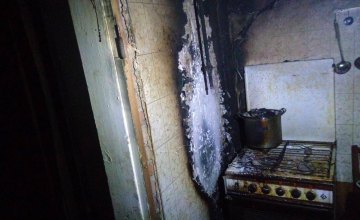 Ночью в Новомосковске загорелся частный дом: во время пожара погиб хозяин дома