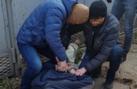 Житель Днепропетровской области попался на незаконной перевозке оружия с Америки (ФОТО)
