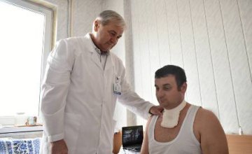 В больнице Мечникова двум раненным в шею бойцам восстановили разбитые гортань и трахею 