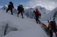Днепропетровские альпинисты отремонтировали памятник Кобзарю в горах Кавказа