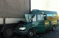 В Днепре спасатели вырезали пострадавших в ДТП пассажиров маршрутки (ФОТО)