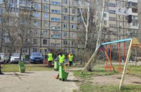Весняне прибирання: 1000 двірників приводять до ладу дніпровські двори