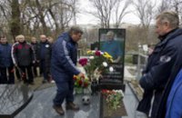 На Запорожском кладбище открыли памятник легендарному футболисту «Днепра» Роману Шнейдерману (ФОТО)