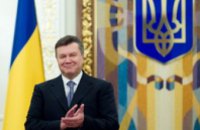 Президент Таджикистана вручил Виктору Януковичу орден