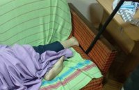 На Днепропетровщине пожилой мужчина застрял в диване