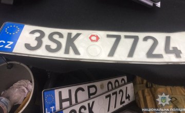 В Киеве задержали мужчину, который воровал автомобильные номерные знаки (ФОТО)