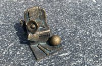 В Днепре обнаружили мини-скульптуру «Фанат Днепра» (ФОТО)