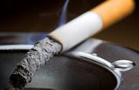 В Украине мужчины и женщины выкуривают в день по 17 и 12 сигарет соответственно, – исследование