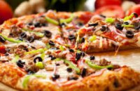 Отобравшим у курьера пиццу киевлянам грозит 10 лет тюрьмы
