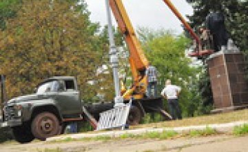 В Павлограде на День Независимости местные жители демонтировали памятник Ленину