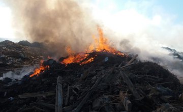 В Павлоградском районе горел склад бытовых отходов