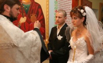 Впервые в Днепропетровской области в тюремном храме прошла церемония венчания