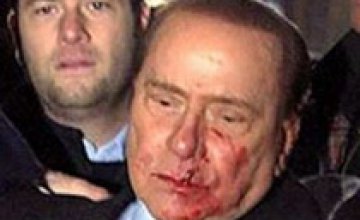 Берлускони получил по лицу