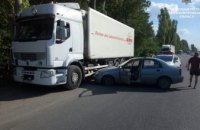 На Донецком шоссе пьяный водитель «ЗАЗ» въехал в фуру (ФОТО)
