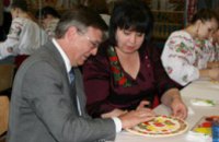 Министр иностранных дел в Днепропетровске встретился с будущими мастерами Петриковской росписи