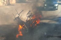 На Днепропетровщине на ходу загорелся мотоцикл: огонь полностью уничтожил транспортное средство 