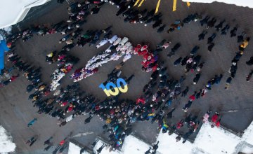​В День Соборности сотни днепрян создали живую карту Украины