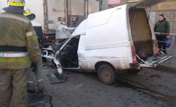 Под Днепром столкнулись 3 автомобиля: есть пострадавшие 