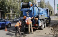 На Мануйлівському проспекті у Дніпрі триває ремонт колектору зливової каналізації 