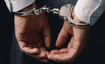 5 тыс. долларов за избежание тюремного срока: экс-полицейский с Днепропетровщины предстанет перед судом