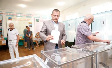 Борис Филатов проголосовал на внеочередных парламентских выборах