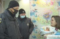 В Павлограде полицейские помогли беременной женщине добраться до роддома 