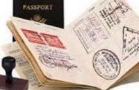 МИД посоветовал украинцам не сдавать паспорта за границей 