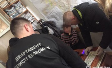 В Днепропетровской области чиновники горсовета попались на взятке 