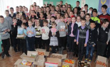 Синельниковские школьники отправили на передовую фрукты и овощи