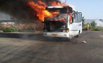 В Одессе на ходу сгорела маршрутка (ФОТО)